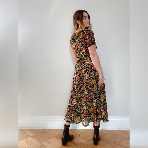 💔SOLD💔 Cute Librarian Vibes Floral Dress 📚 - Picture 2 of 5